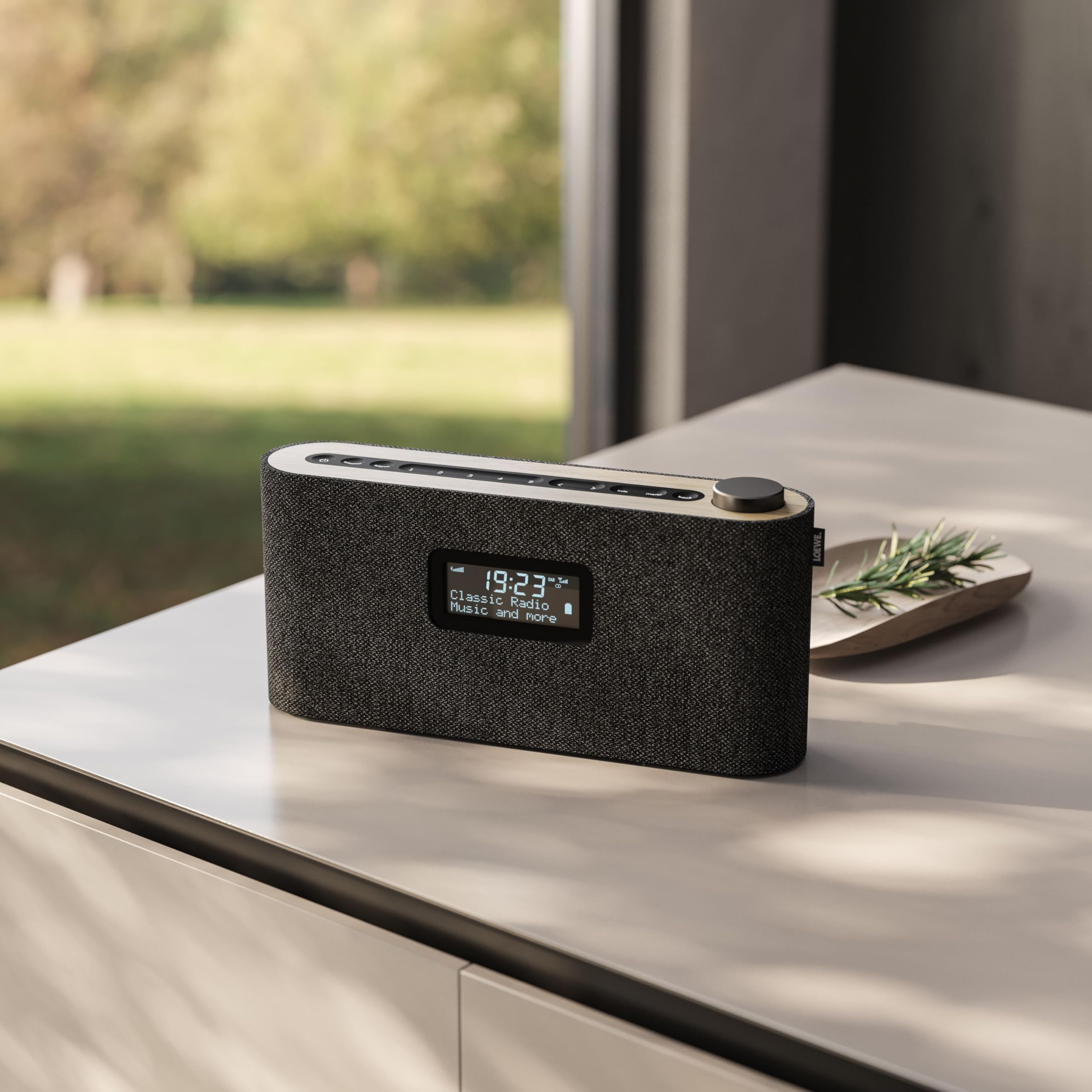 loewe-radio-frequency-bluetooth-dab-radio-mit-akku-natureiche-28-watt image 6
